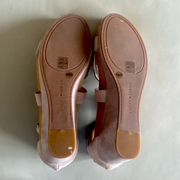 LUCKY BRAND |‎  Karston Wedge Beige Suede Sandal | Size 8.5/39 - Picture 9 of 14